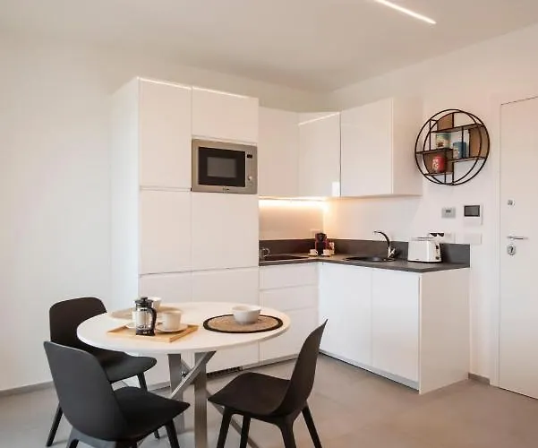 Gentile 46 Luxury Flat בארי